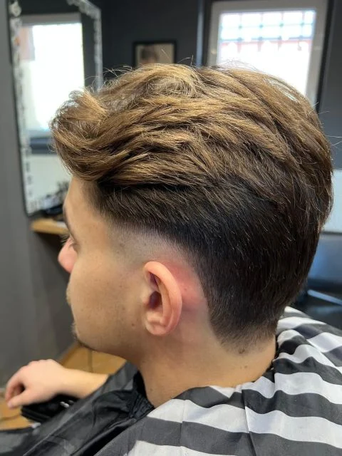 Klasyczne męskie strzyżenie taper fade i stylizacja włosów - Barber Krosno